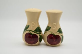Vintage Watt Pottery Apple #117/118 Salt & Pepper Shakers – Authentic Collector Piece