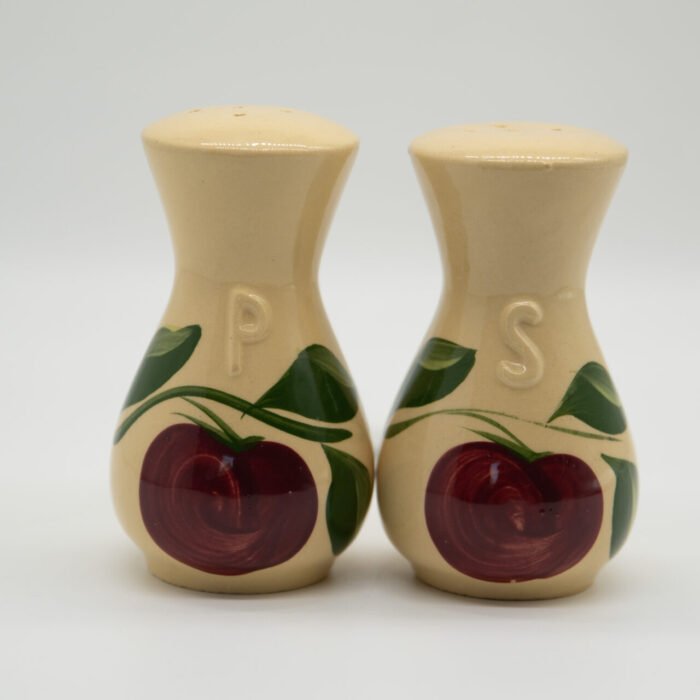 watt-pottery-apple-117-118-salt-pepper-3397 watt-pottery-apple-117-118-salt-pepper-3397
