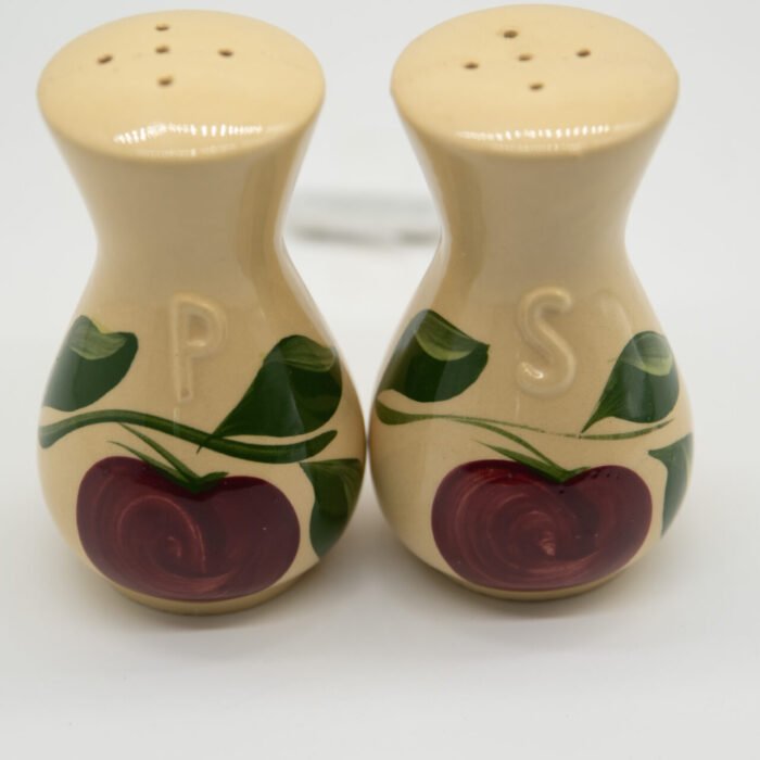 watt-pottery-apple-117-118-salt-pepper-3399 watt-pottery-apple-117-118-salt-pepper-3399