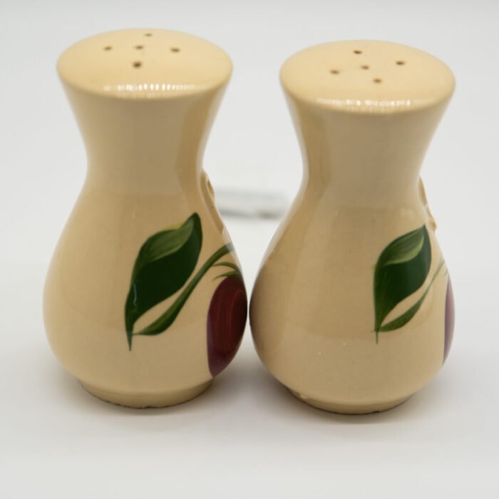 watt-pottery-apple-117-118-salt-pepper-3401 watt-pottery-apple-117-118-salt-pepper-3401