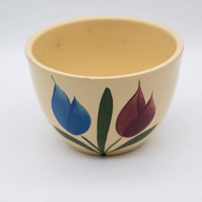 Watt Pottery Tulip #63 bowl Watt Pottery Tulip #63 bowl